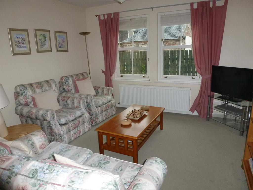 3 Hedgefield Cottages, Muirfield Road, INVERNESS, IV2 4AY 2 bed semi