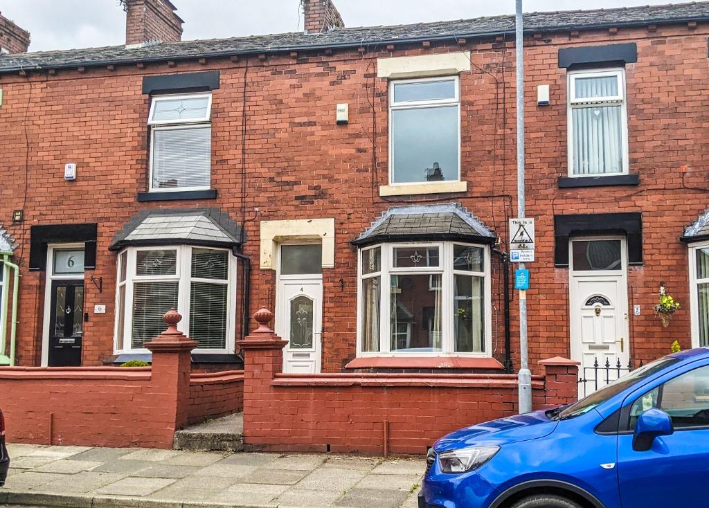 Kenwood Road, Oldham, OL1 2 bed terraced house £625 pcm (£144 pw)