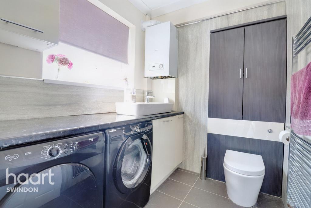 Bessemer Road West, Swindon 3 bed semidetached house for sale £325,000
