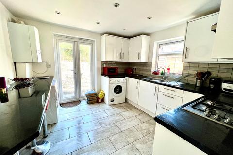 5 bedroom terraced house to rent, Griffin Road, Plumstead, London, SE18 7QF