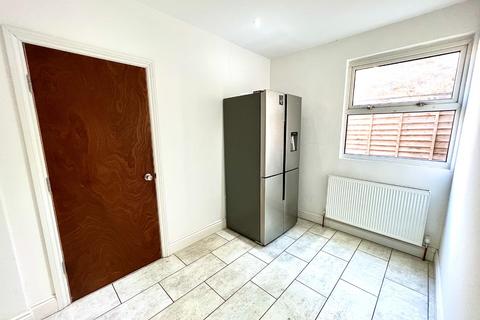 5 bedroom terraced house to rent, Griffin Road, Plumstead, London, SE18 7QF