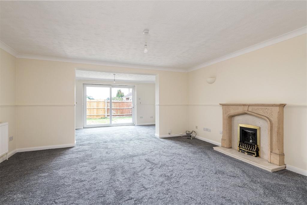 Fallowfield, Sittingbourne, ME10 3 bed detached house £350,000