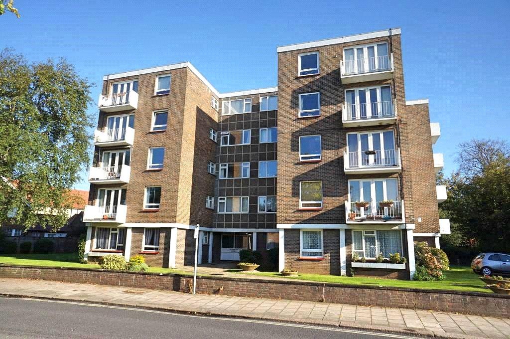 Wykeham Road, Worthing, West Sussex, BN11 2 bed apartment £250,000