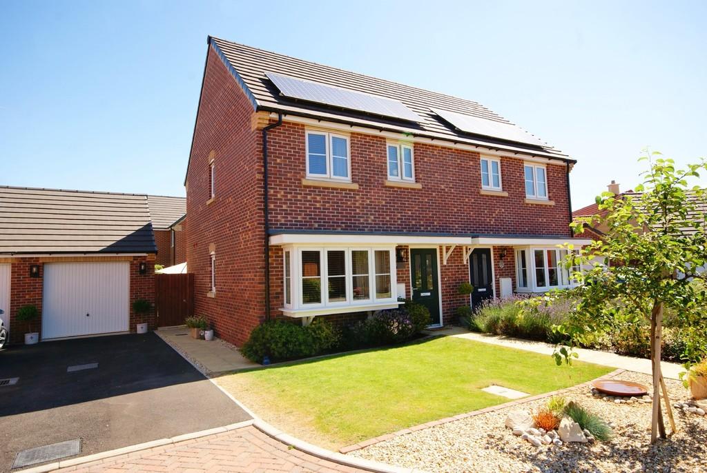 Baker Drive, Nettleham, Lincoln 3 bed semidetached house £300,000