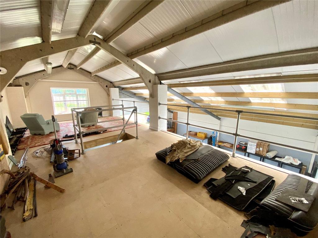 Hightown Hill, Ringwood, Hampshire, BH24 Equestrian property £400,000