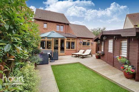 6 Ewan Road, Harold Wood, Romford, RM3 0WW