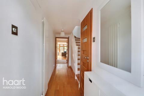6 Ewan Road, Harold Wood, Romford, RM3 0WW