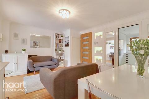 6 Ewan Road, Harold Wood, Romford, RM3 0WW