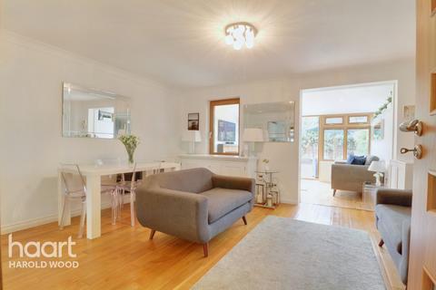 6 Ewan Road, Harold Wood, Romford, RM3 0WW