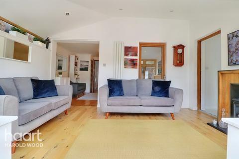 6 Ewan Road, Harold Wood, Romford, RM3 0WW