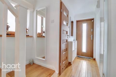 6 Ewan Road, Harold Wood, Romford, RM3 0WW