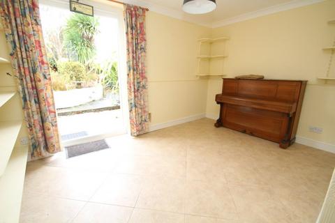 1 Beaconsfield Road, Wick, Littlehampton, BN17 6LW