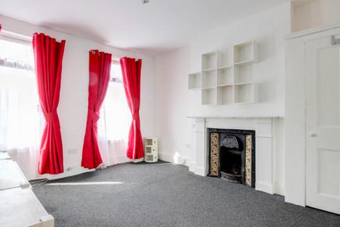 Studio to rent, Ferme Park Road, Crouch End, London