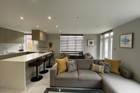 2 bedroom ground floor flat to rent, Tentelow Lane, Southall