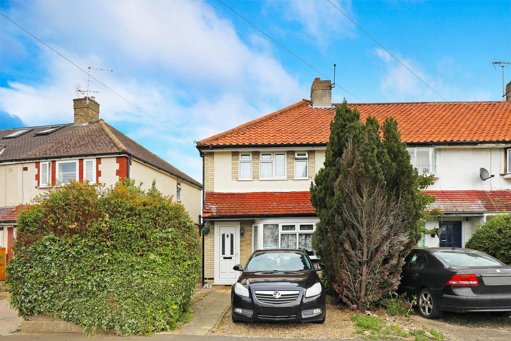 The Alders, Hanworth 3 bed end of terrace house £475,000