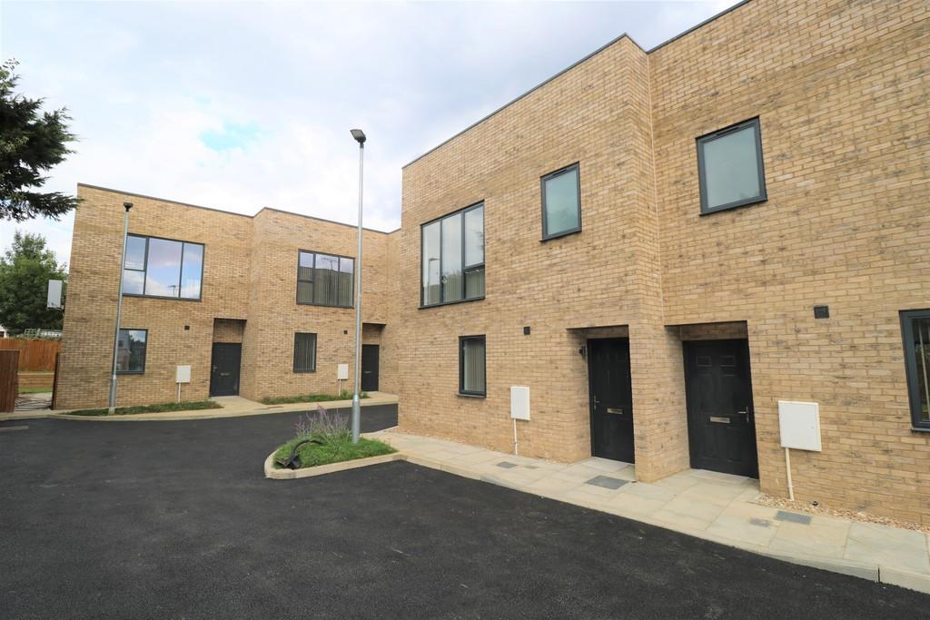 Mill Hill, London 2 bed townhouse £750,000