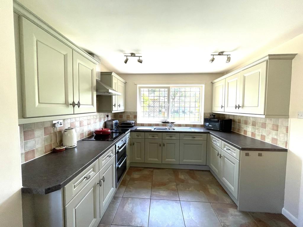 Butlers Close, AstonLeWalls, NN11 6UH 4 bed detached house £475,000