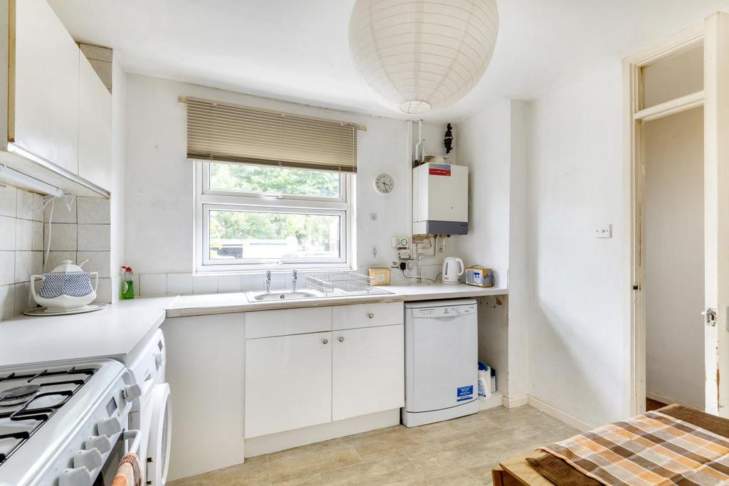 Larch Close, Balham 3 bed end of terrace house £700,000