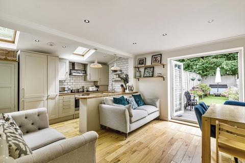 35 Midmoor Road, London, SW12 0EW