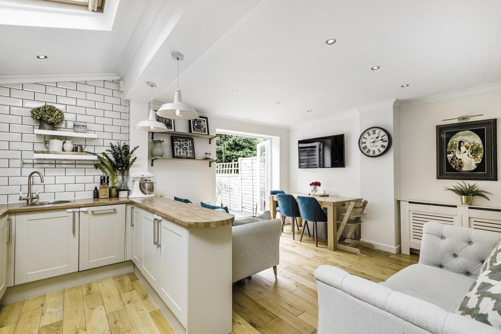 Midmoor Road, Balham 3 bed flat £760,000
