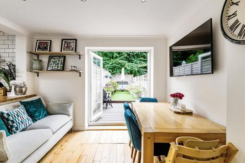35 Midmoor Road, London, SW12 0EW
