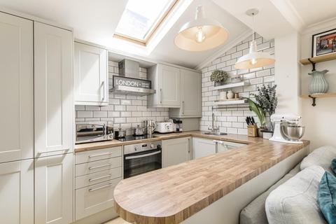 35 Midmoor Road, London, SW12 0EW