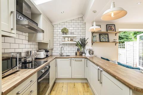 35 Midmoor Road, London, SW12 0EW
