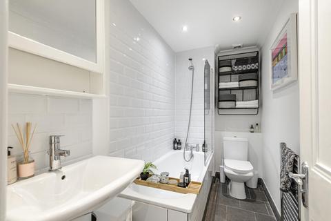35 Midmoor Road, London, SW12 0EW