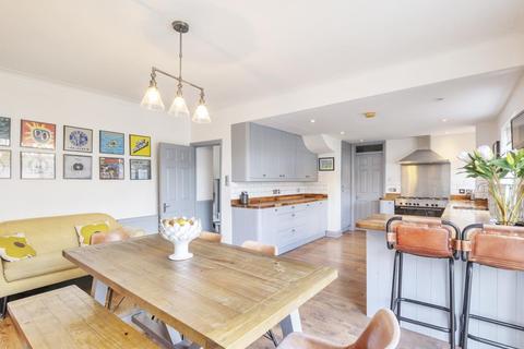 1 Thornton Road, London, SW12 0JX