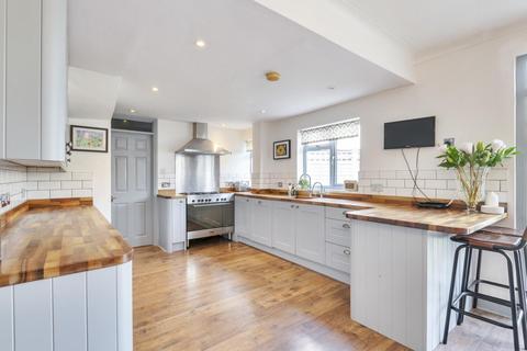 1 Thornton Road, London, SW12 0JX