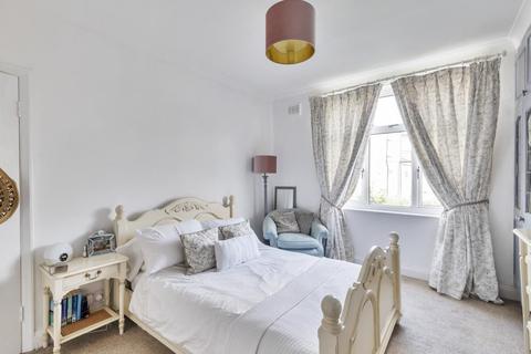 1 Thornton Road, London, SW12 0JX