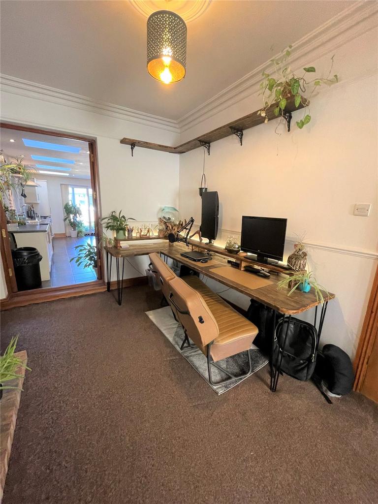 Lyndale Avenue, Bridgwater, Somerset... 3 bed property £1,400 pcm (£