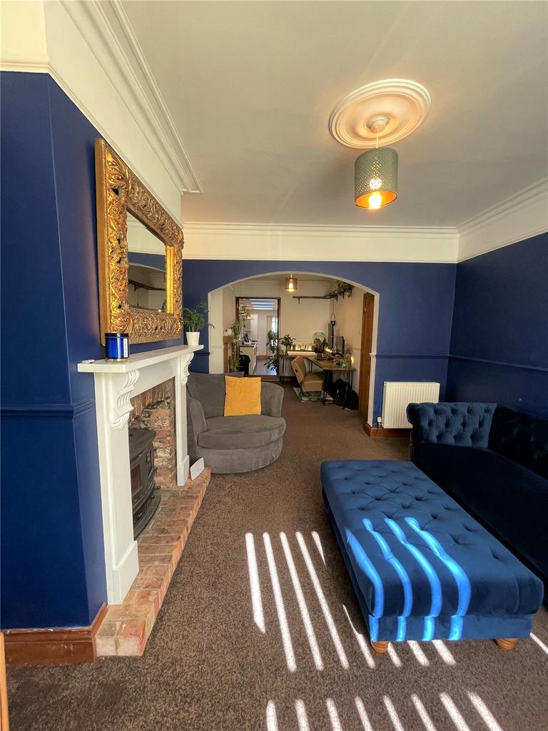 Lyndale Avenue, Bridgwater, Somerset, TA6 3 bed property £1,400 pcm