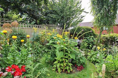25 Gideons Close, Dudley, DY3 2HY
