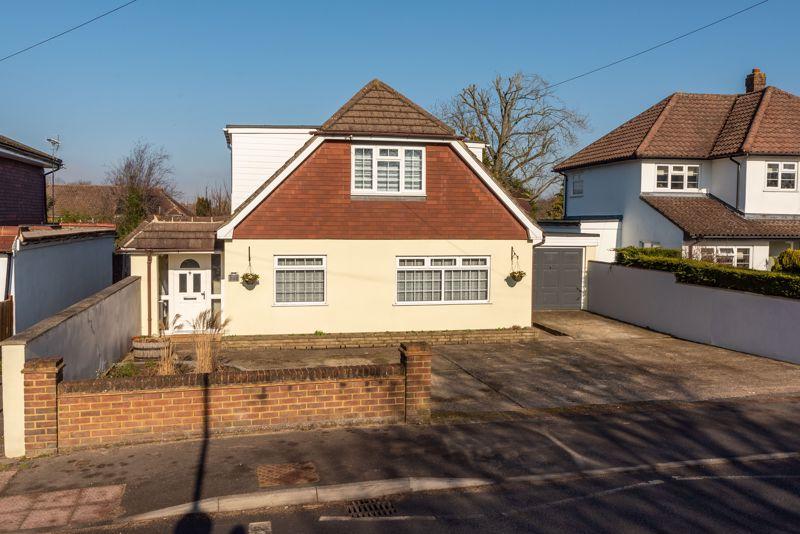 Bookham 4 bed detached house for sale £825,000
