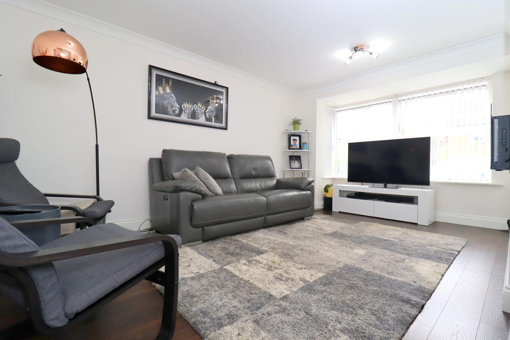 Chard Drive, Barton Hills, Luton... 3 bed link detached house £360,000
