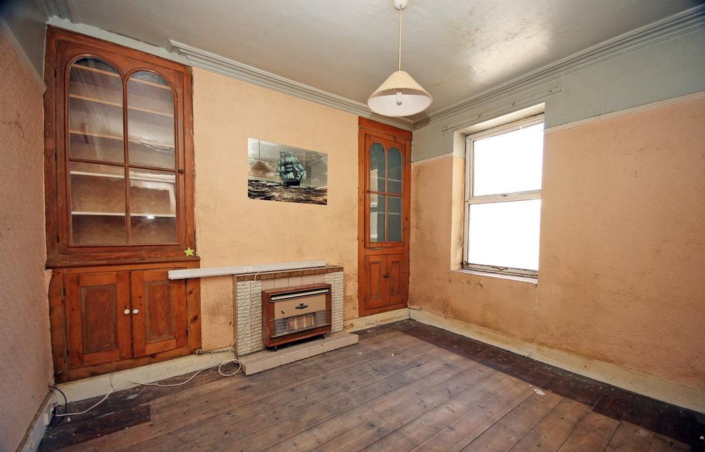 Thomas Street, Caernarfon, Gwynedd, LL55 4 bed terraced house £140,000