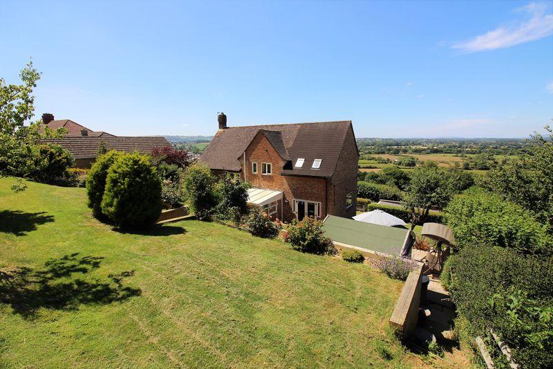 The Beacon, Ilminster 3 bed detached house £575,000