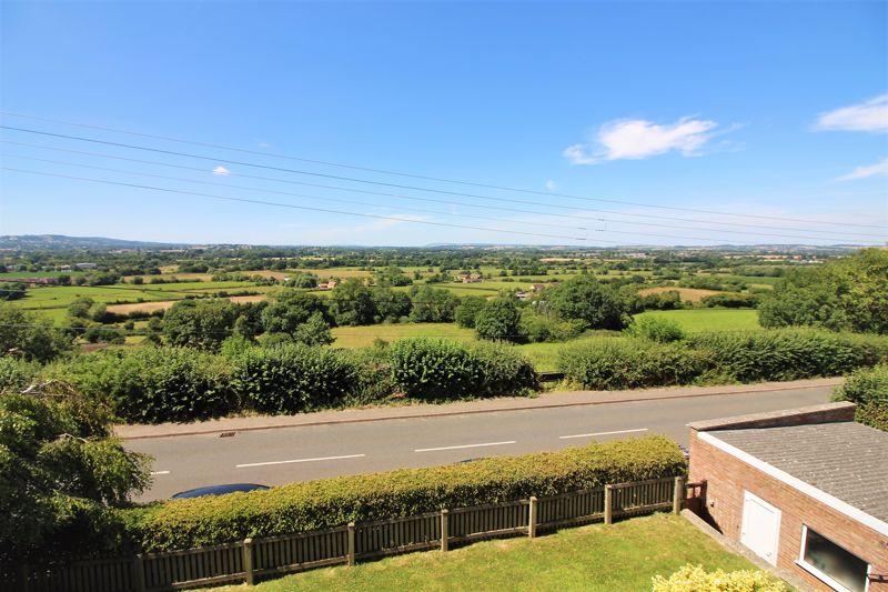 The Beacon, Ilminster 3 bed detached house £575,000