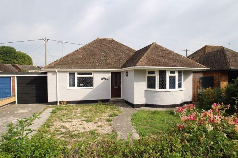 Kerrs Way, Wroughton, Swindon 3 bed detached bungalow £1,150 pcm (£