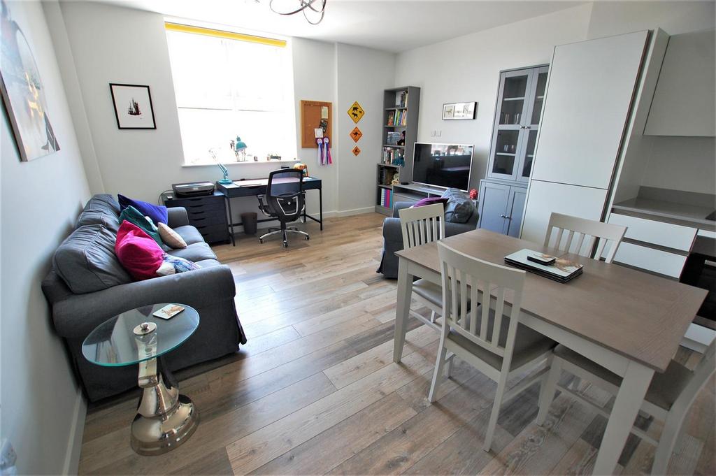 Open Plan Living Room/Kitchen diner