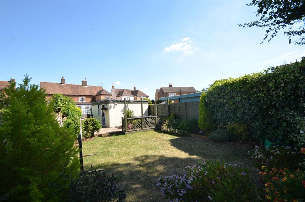 Silver End Road, Haynes, Bedford 2 bed cottage £1,150 pcm (£265 pw)