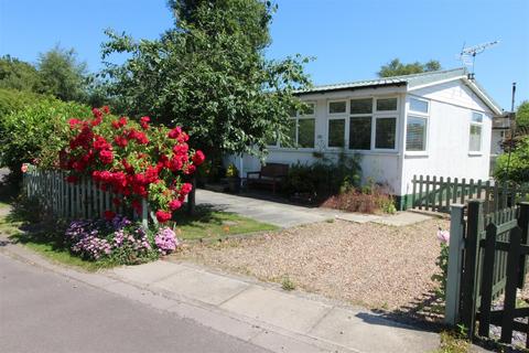 2 bedroom chalet for sale, Humberston Fitties, Humberston, Grimsby, N.E. Lincs, DN36 4HA