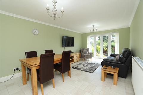 3 Burses Way, Hutton, Brentwood, CM13 2PL