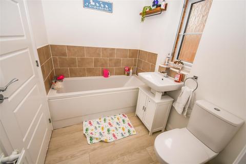 51 Petfield Drive, Anlaby, Hull, HU10 7ES