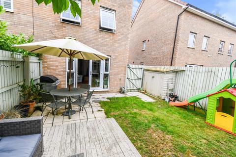 51 Petfield Drive, Anlaby, Hull, HU10 7ES