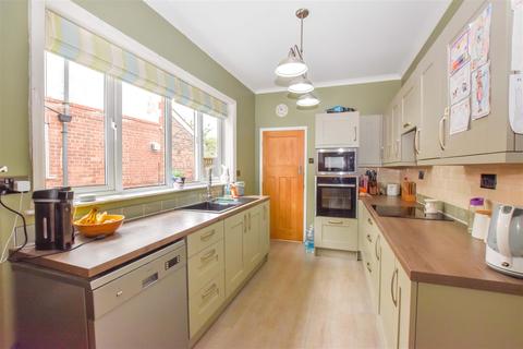 992 Anlaby Road, Hull, HU4 6AT