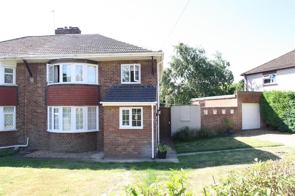 St. Johns Road, Bletchley, Milton Keynes 3 bed semidetached house £