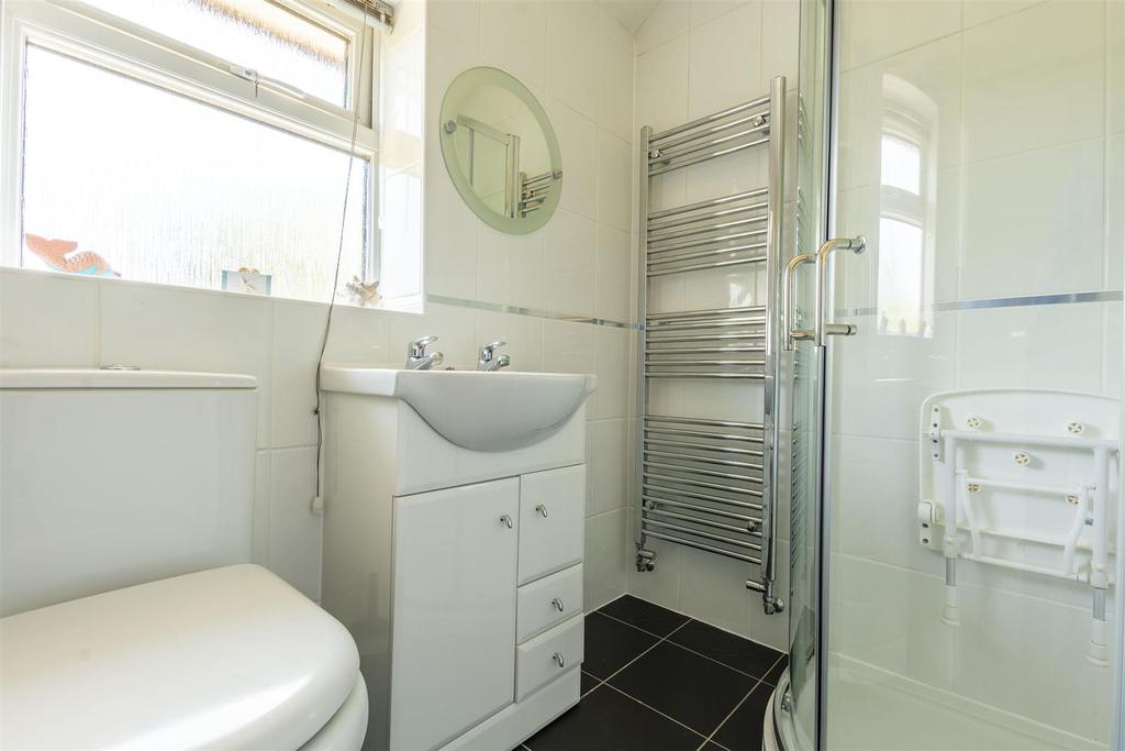 Bathroom (2)-HDR copy.jpg