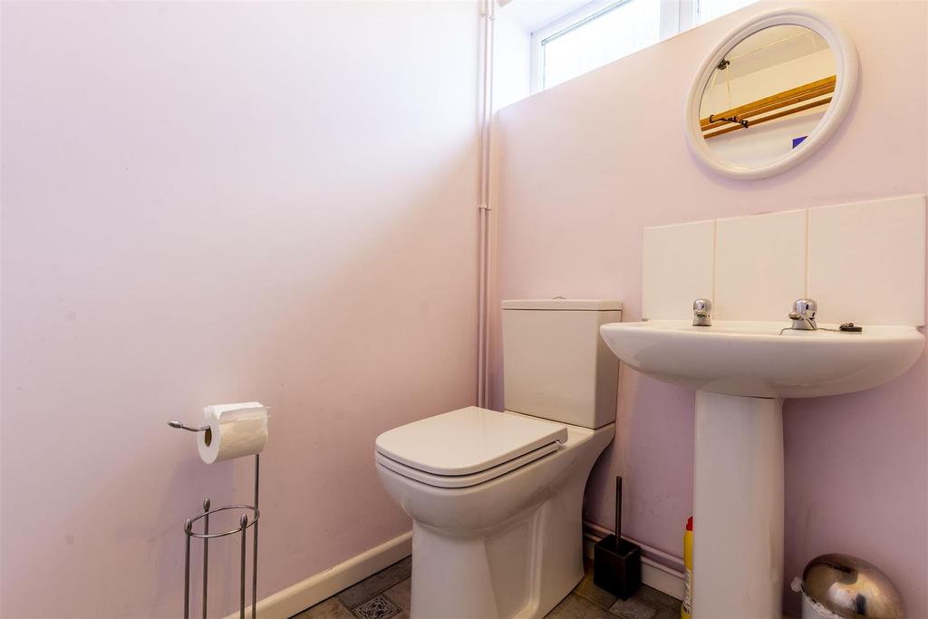 Ground Floor WC (5)-HDR copy.jpg